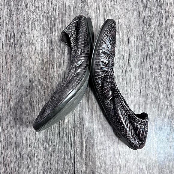 *Tory Burch | Eddie Snakeskin Flats in Brown Size 6 - Picture 9 of 14